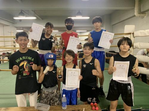 全国大会に出場する後列左が矢吹の長女・夢月さん、その前が長男の克羽くん（矢吹選手提供）