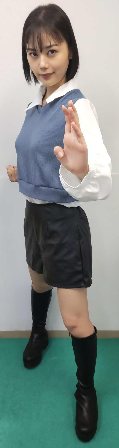 27日後楽園大会で、プリンセスタッグ王座に挑戦する長野じゅりあは、空手のポーズで気合を入れる（撮影・松熊洋介）
