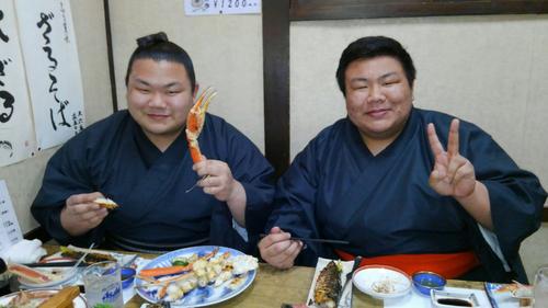 兄の木崎（左）と弟の木崎海（撮影・加藤裕一）