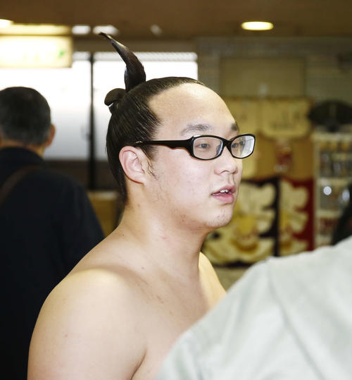 記者の質問に答える若佐竹(撮影・河田真司)