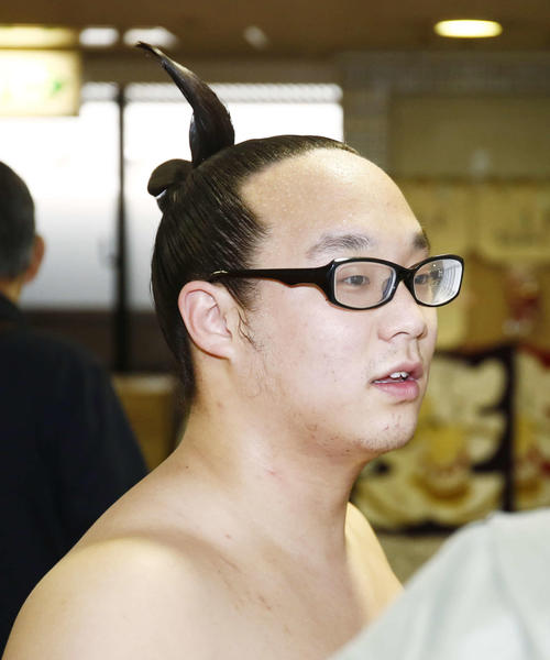 記者の質問に答える若佐竹(撮影・河田真司)