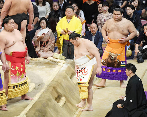 九州場所の土俵と土俵下