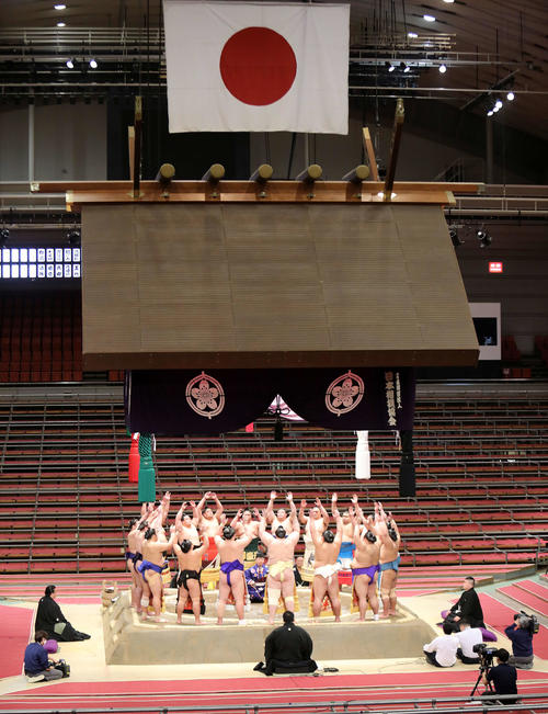 大相撲春場所　初日　無観客の中、幕内の土俵入り（2020年3月8日撮影）