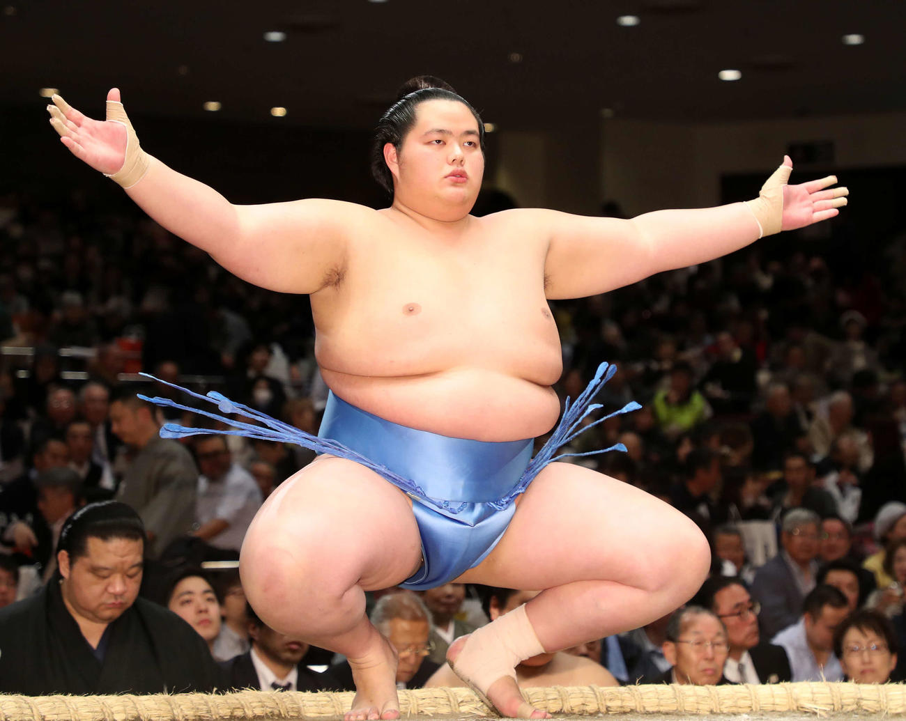 大相撲初場所　6日目　塵手水する琴ノ若＝2020年1月17日