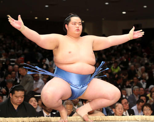 大相撲初場所　6日目　塵手水する琴ノ若＝2020年1月17日