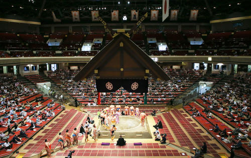 大相撲7月場所初日　観客動員された中で執り行われた幕内土俵入り（撮影・河田真司）　　