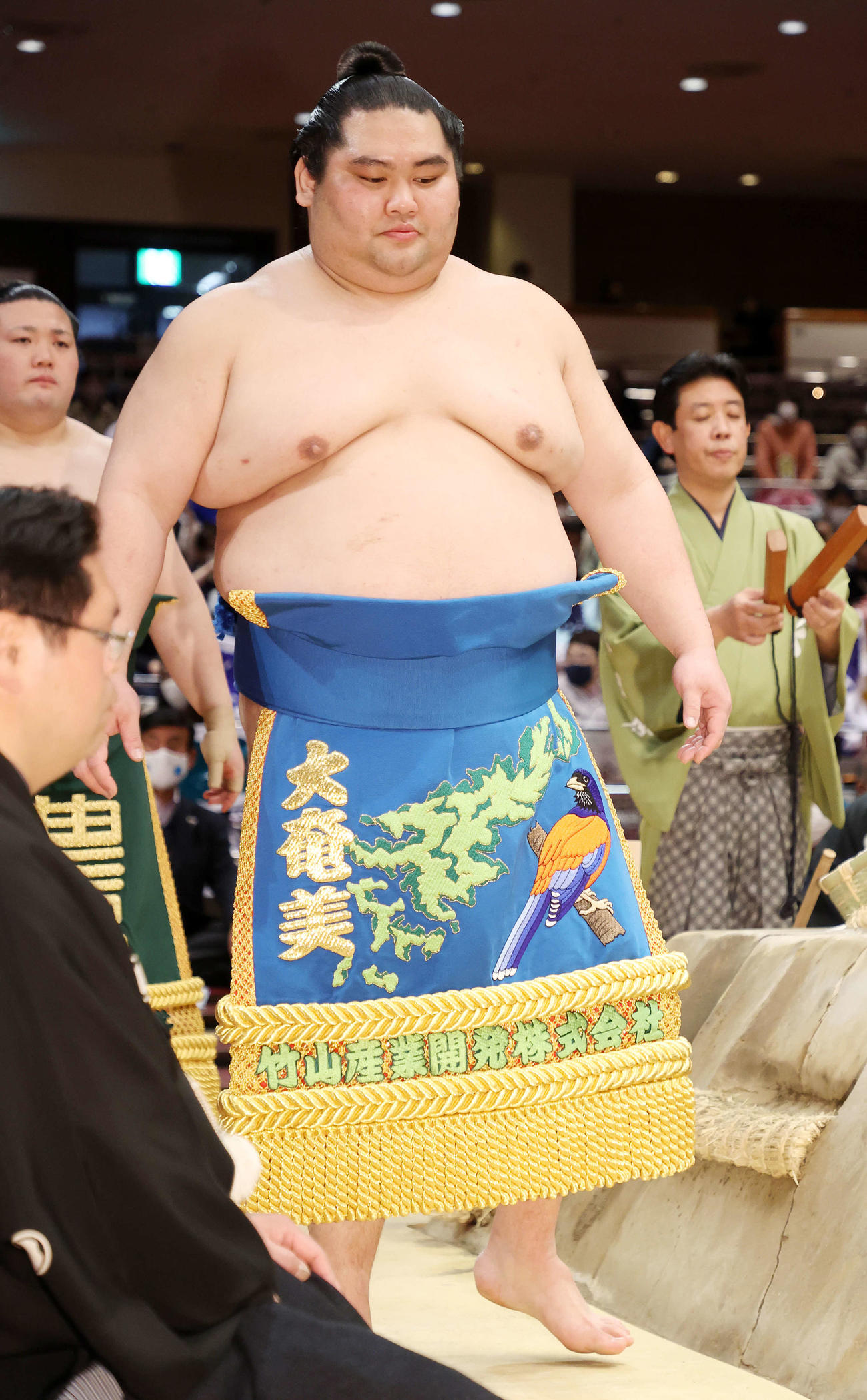 土俵入りする大奄美（2021年3月25日撮影）