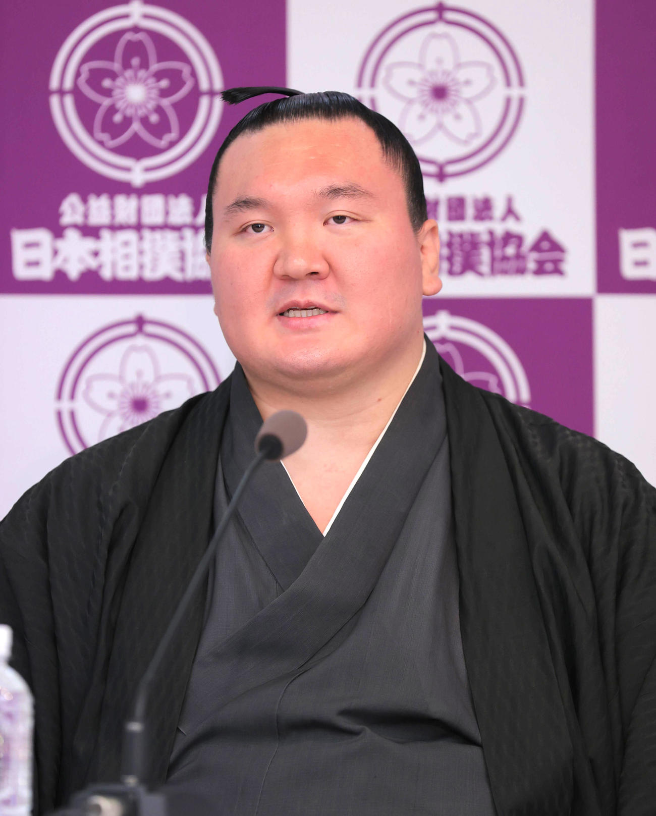 引退会見を行う横綱白鵬（代表撮影）