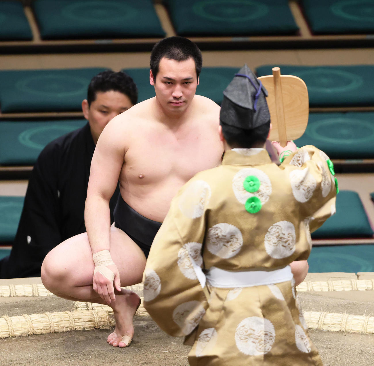 前相撲で須山は若大根原を破り2連勝（撮影・足立雅史）