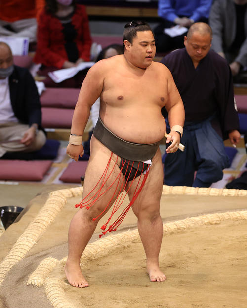 大相撲九州場所　2日目　琴裕将に押し出しで敗れた北大地（2022年11月14日撮影）