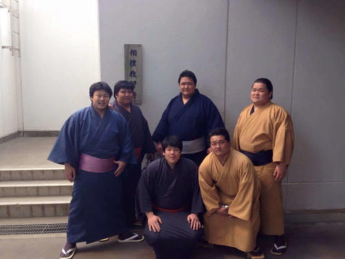 相撲教習所時代の一枚。左から翔猿、御嶽海、宇良、北勝富士、大司、大元（ごっちゃんこさん提供）