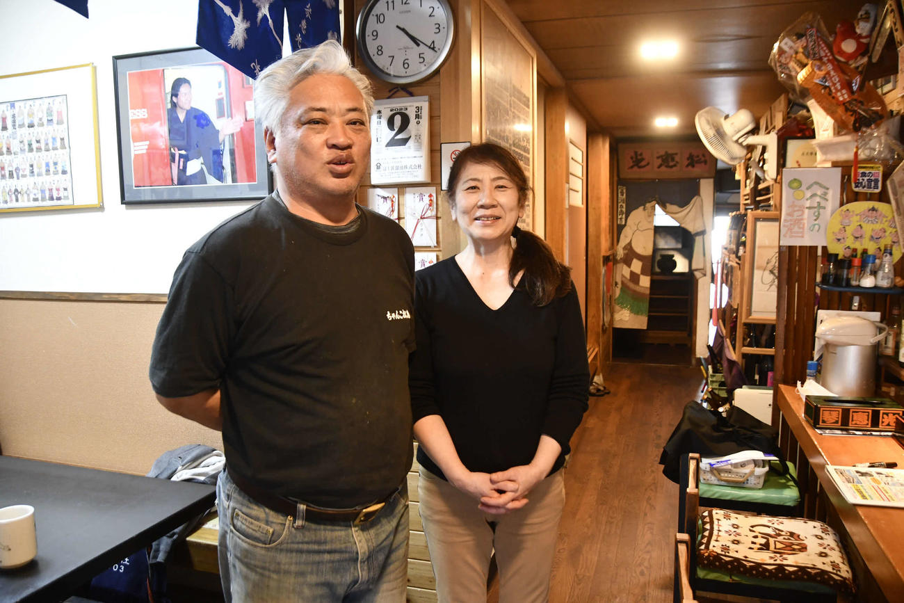琴恵光の父、柏谷正倫さんと母の多美さん（撮影・平山連）
