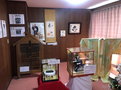 第53代横綱琴桜の記念館にはゆかりの品がところ狭しと飾られている（撮影・平山連）