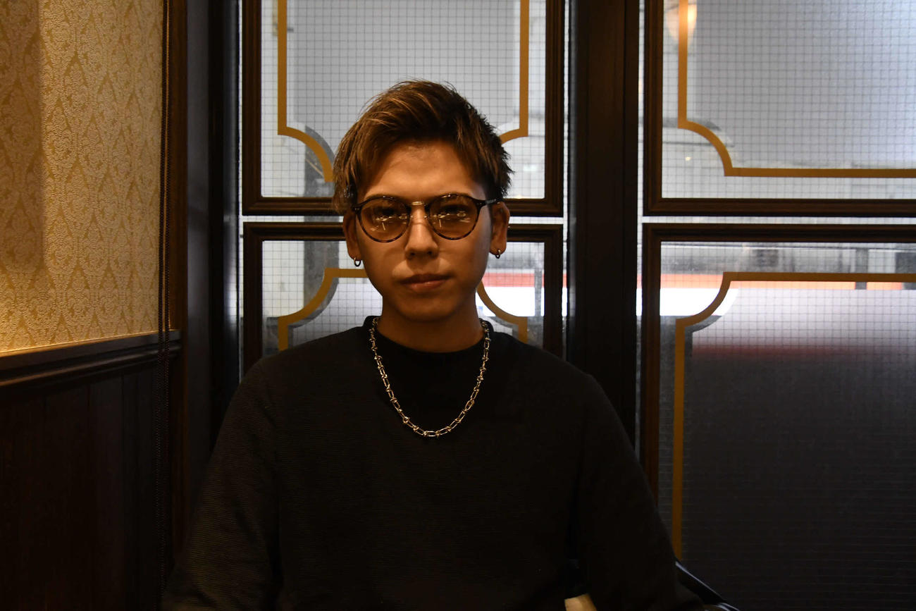 2020年9月まで床山の床玉として日本相撲協会に所属した志賀龍さん。現在は美容師を目指している（撮影・平山連）