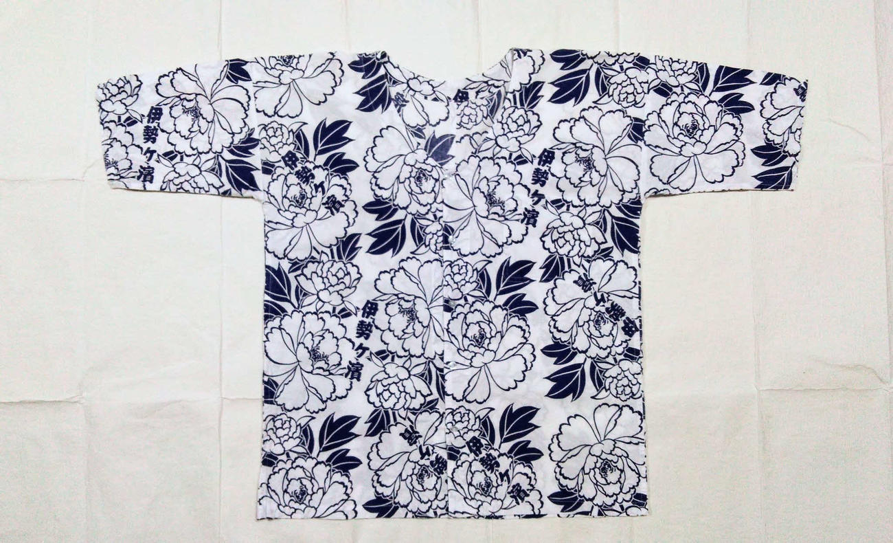 伊勢ケ浜部屋の反物で作ったダボシャツ（三遊亭円雀提供）