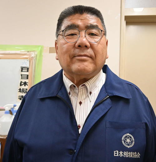 秋場所で定年を迎える若者頭の花ノ国（撮影・飯岡大暉）