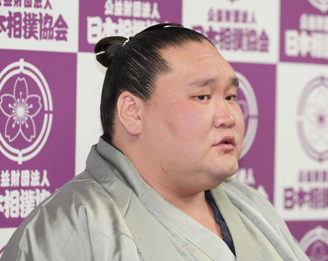 引退会見に臨む元横綱照ノ富士（撮影・小沢裕）