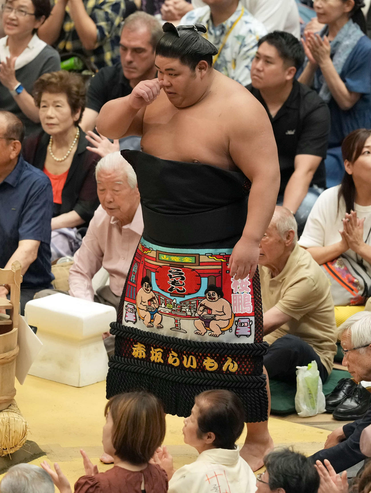 土俵入りをする伯桜鵬（撮影・たえ見朱実）