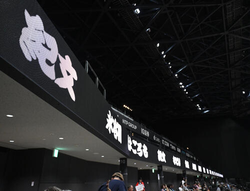 IGアリーナの広告（撮影・和賀正仁）