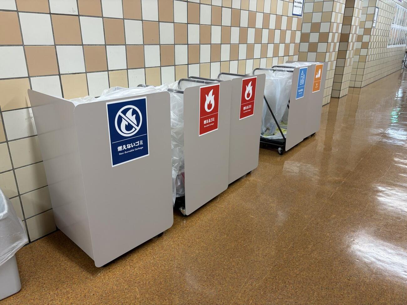 両国国技館に新しく配置されたゴミ箱