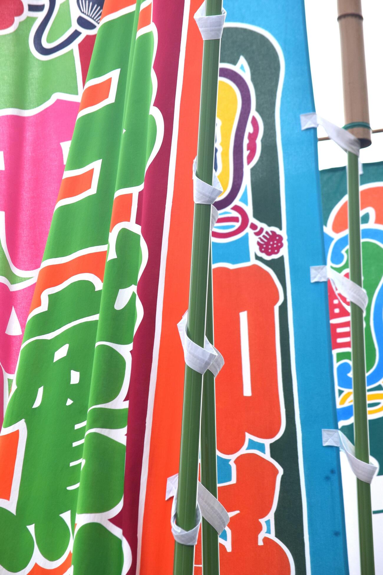 国技館の北門側には新しくなったのぼりのポール