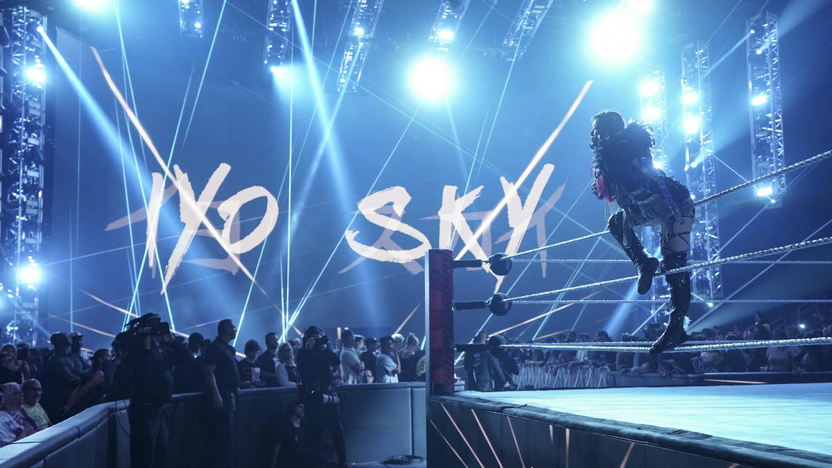 ロウ所属に合わせ、新リングネームのイヨ・スカイに変更した紫雷イオ（C）2022 WWE, Inc. All Rights Reserved.