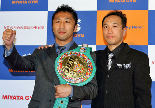 タイトル戦を発表した内藤大助(左)と宮田博行会長（撮影・浅見桂子）
