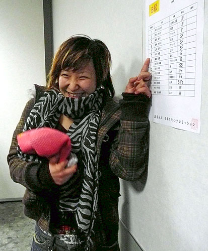合格したＪＢＣ非公認時代の日本ミニフライ級王者中川杏里は笑顔を見せる
