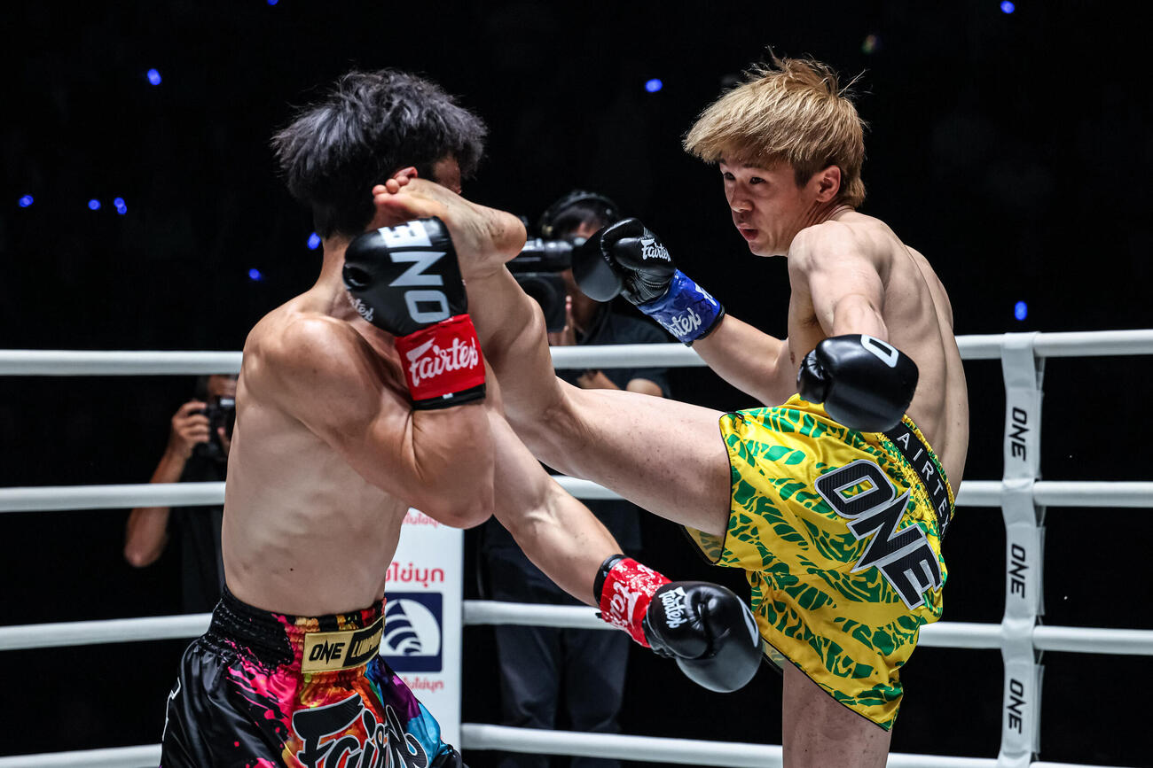 左ハイキックを炸裂させる嵐舞（C）ONE Championship