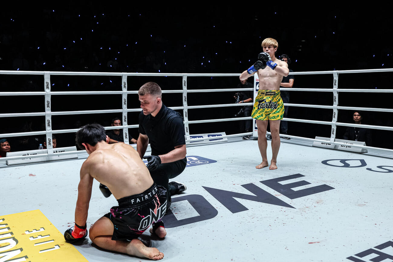 KO勝ちした嵐舞（右）（C）ONE Championship