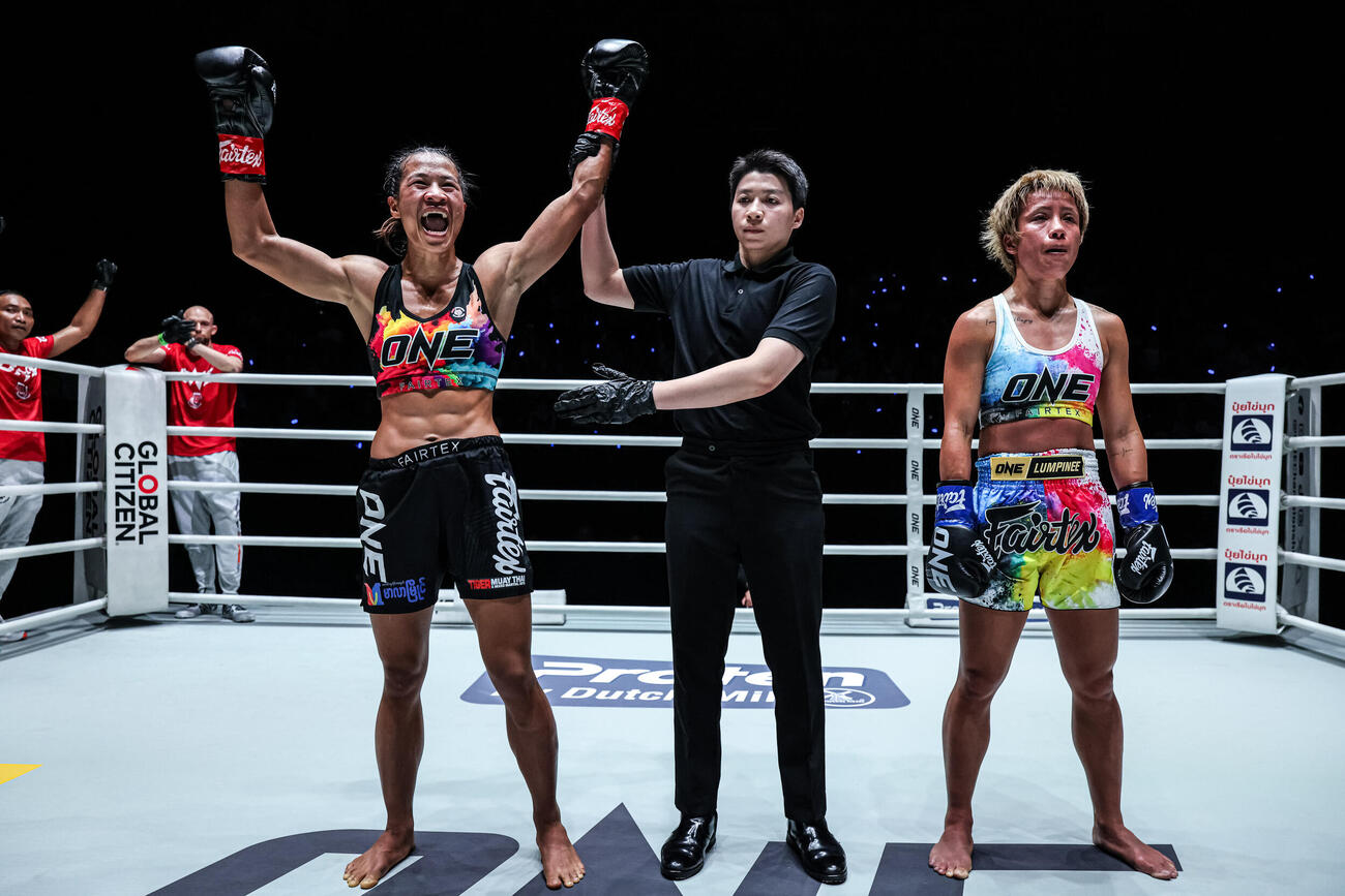 ベロ（左）に判定負けしたKANA（C）ONE Championship