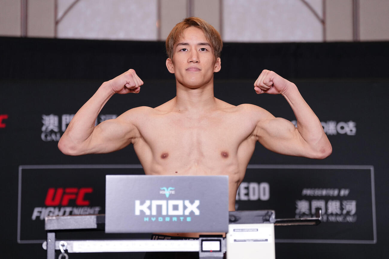 バンタム級復帰初戦となるUFC3戦目へ、計量クリアした朝倉海（C）ZuffaLLC／UFC