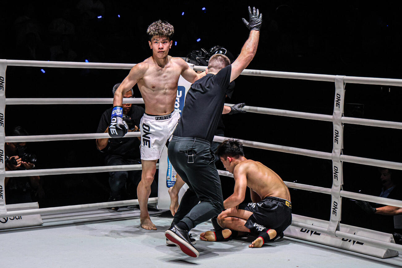 KO勝ちした吉田晄成（左）（C）ONE Championship