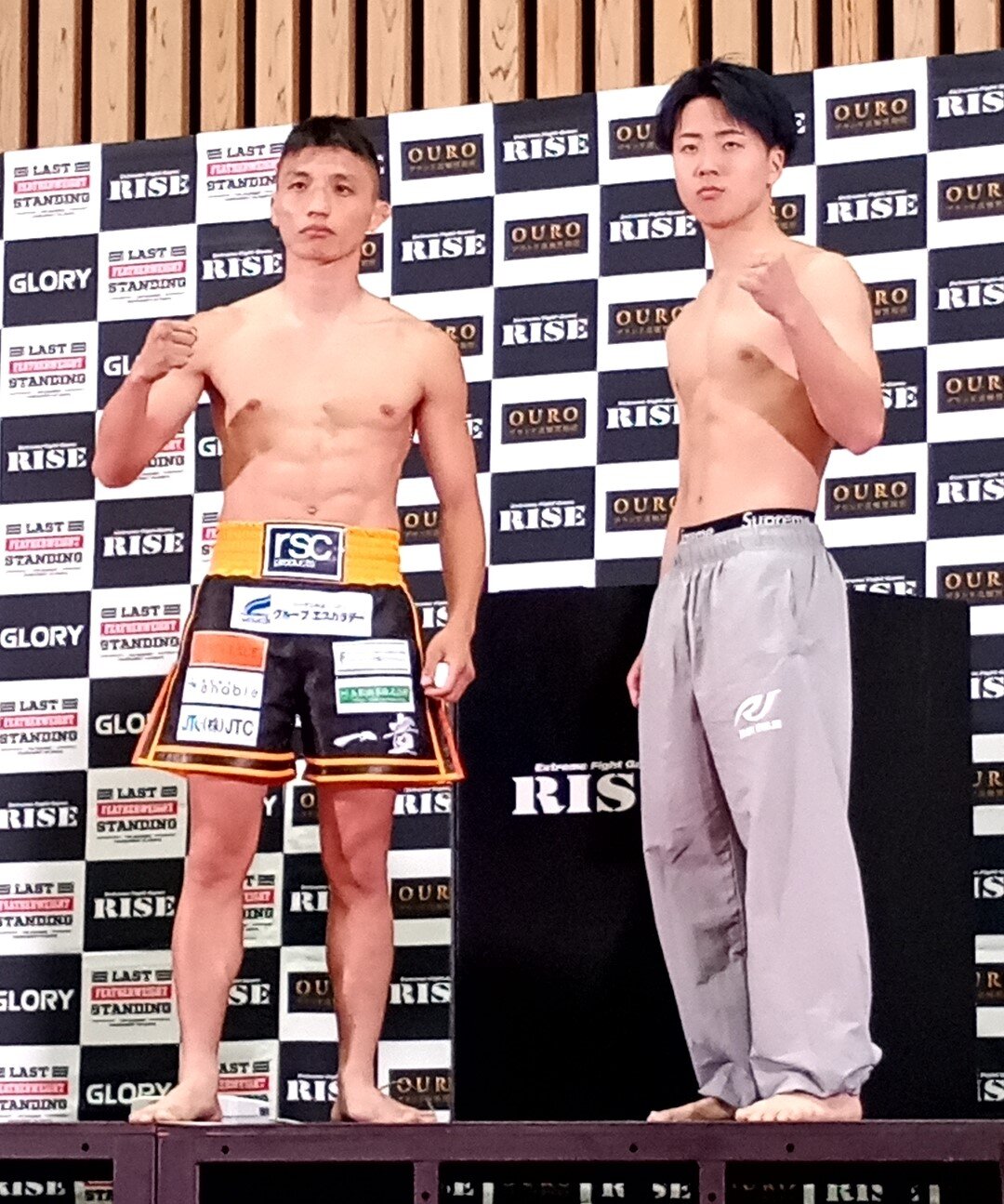 いよいよ激突する大﨑一貴（左）と那須川龍心