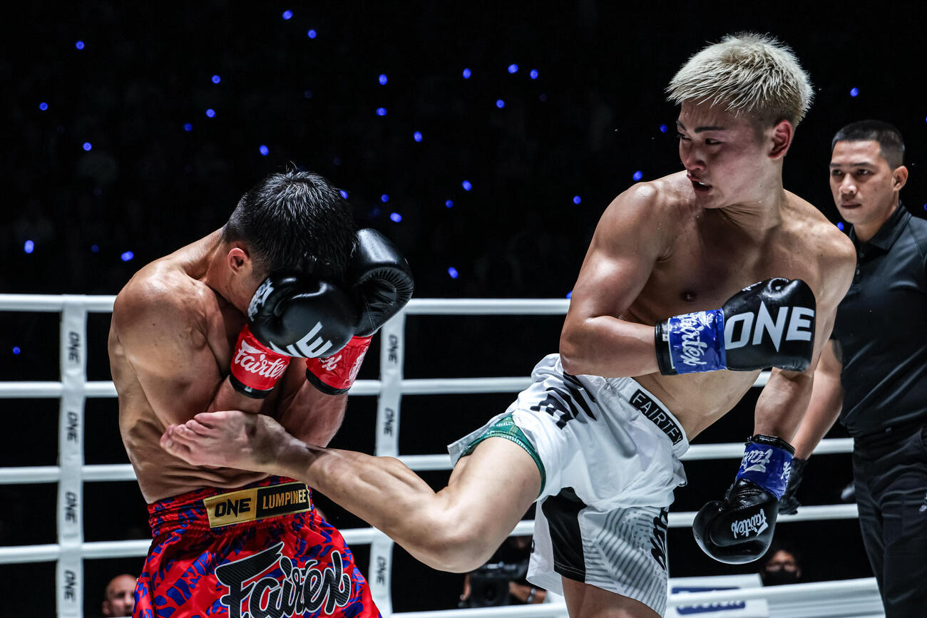 後ろ回し蹴りを放つ棚澤大空（C）ONE Championship