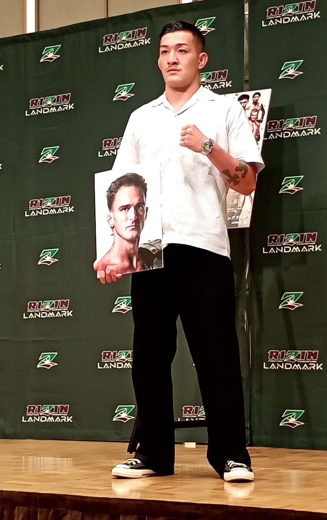 王者ダニー・サバテロに挑戦する鹿志村仁之介