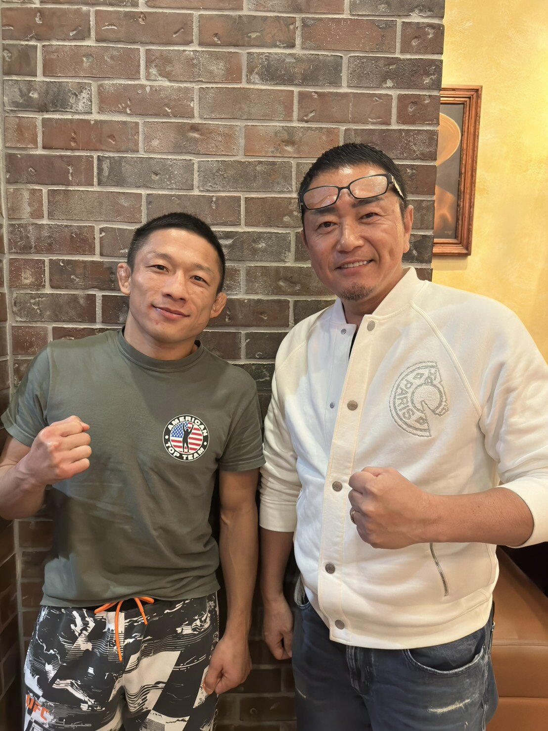 UFCファイトナイト・ラスベガス119大会でマネル・ケイプと対戦した堀口恭司（左）とスポンサーのグッドライフの水山晶斗社長