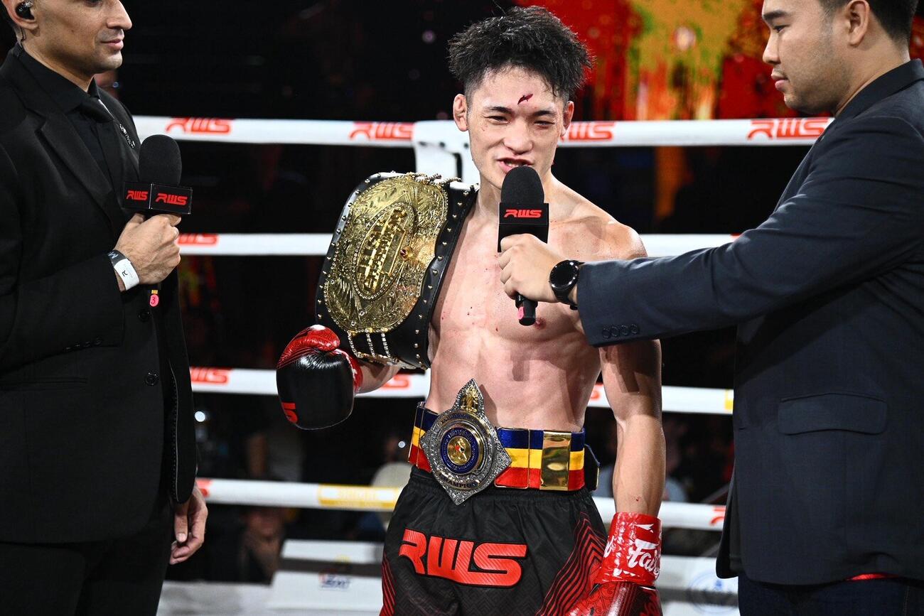 額をカットしながらも勝利した大﨑孔稀（C）RISE