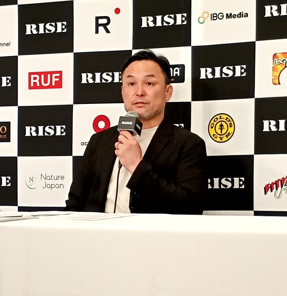 会見で訂正・おわびを行ったRISE伊藤隆代表