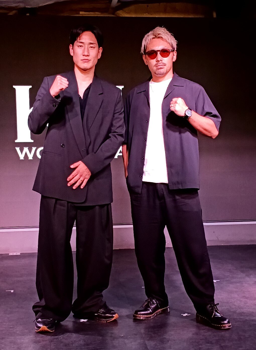 引退試合を行う村越優汰（右）と対戦相手の林健太
