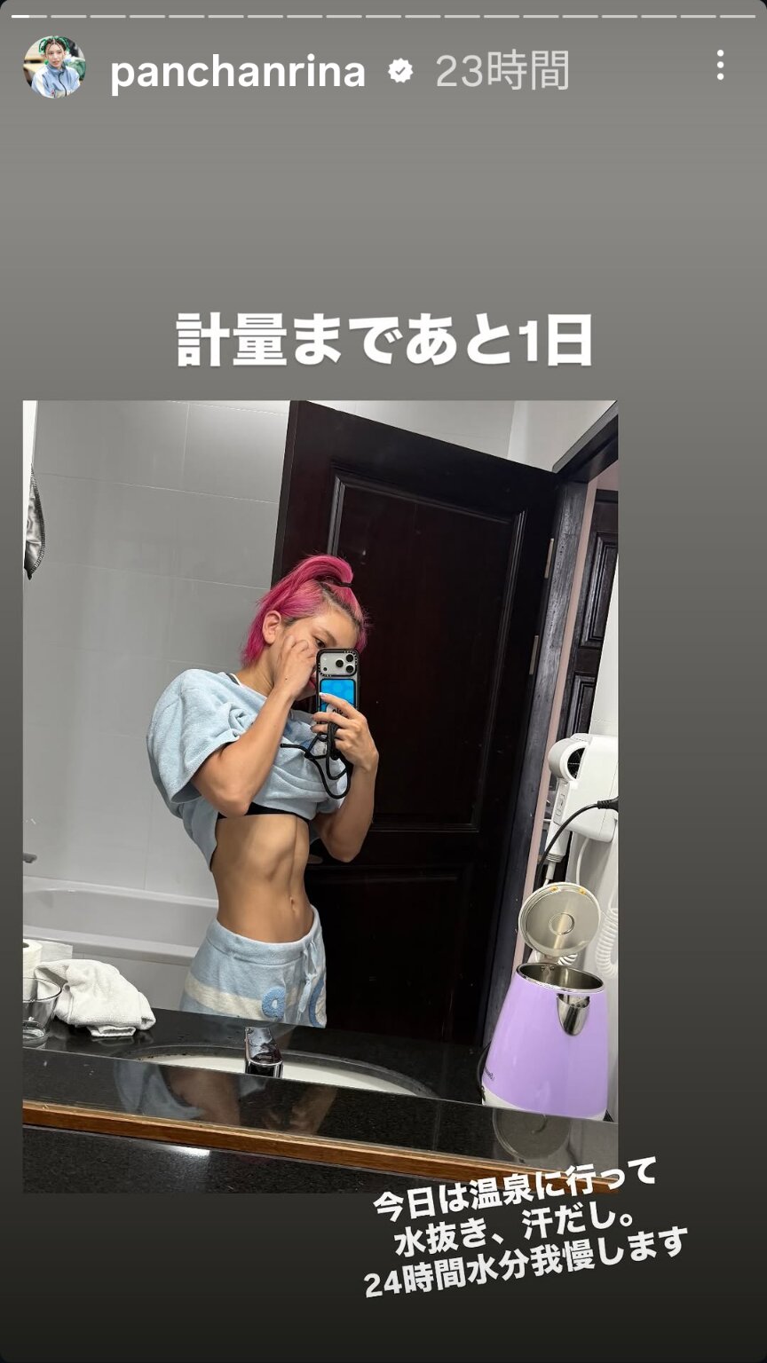インスタグラムのストーリーで美しい腹筋を披露したぱんちゃん璃奈