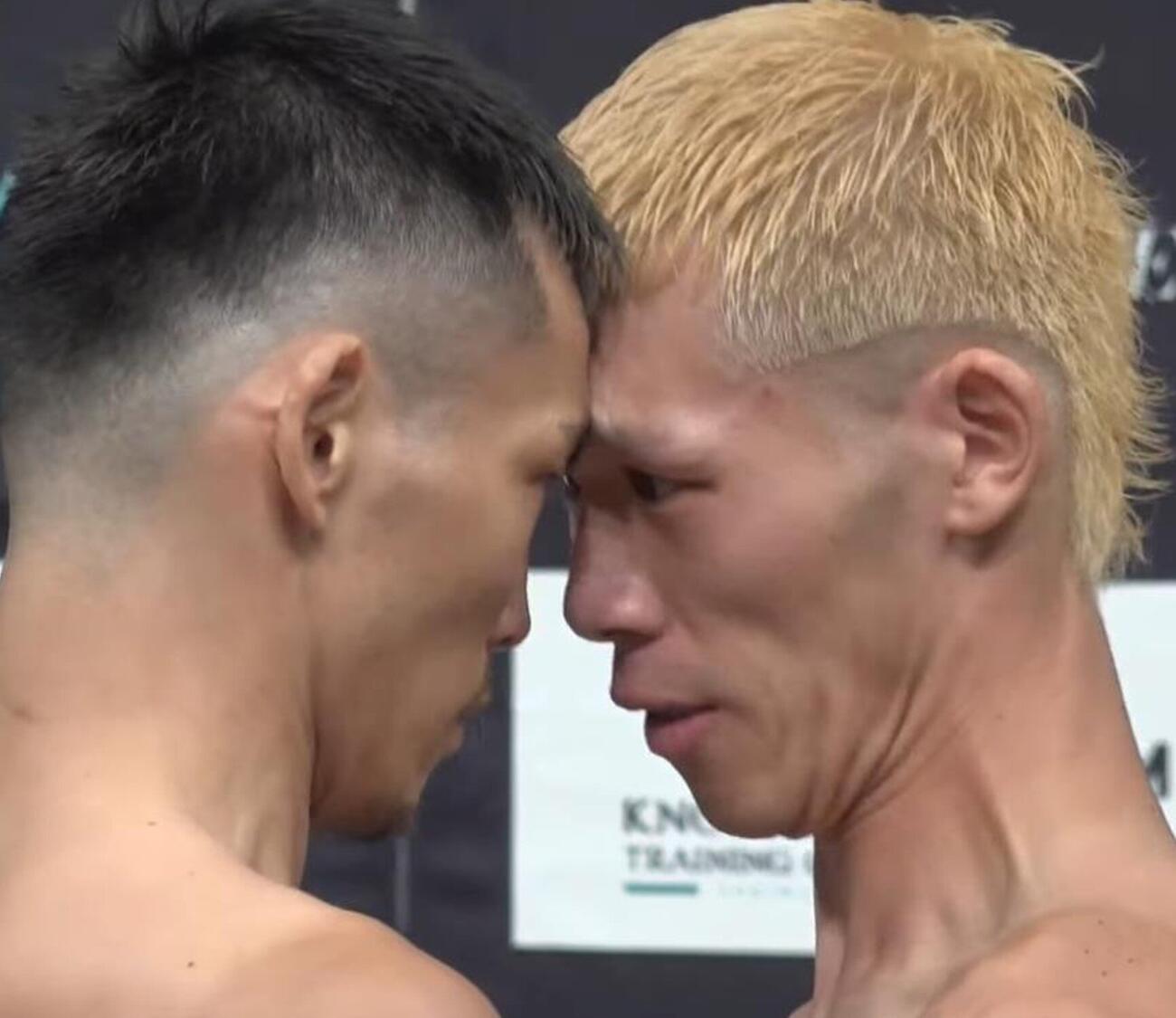 フェイスオフで額をグリグリと押しつけ合うバズーカ巧樹（左）と吉田凛汰朗（KNOCK OUT公式YouTubeから）