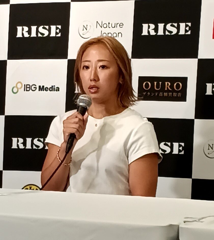 会見に出席した宮本芽依
