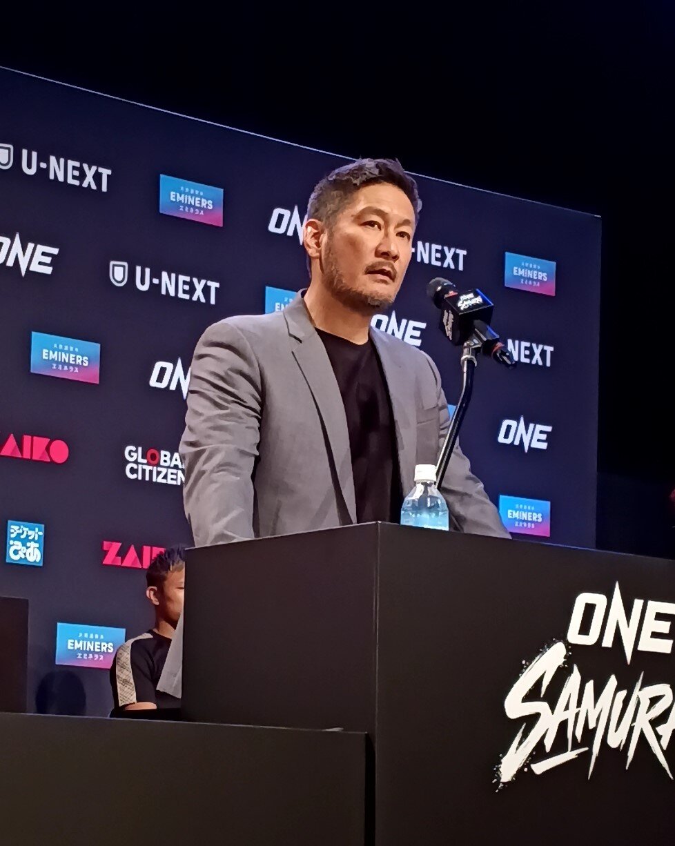 吉成名高が中1カ月でキックボクシングとムエタイの連戦を行うと明かしたONEのチャトリ・シットヨートンCEO