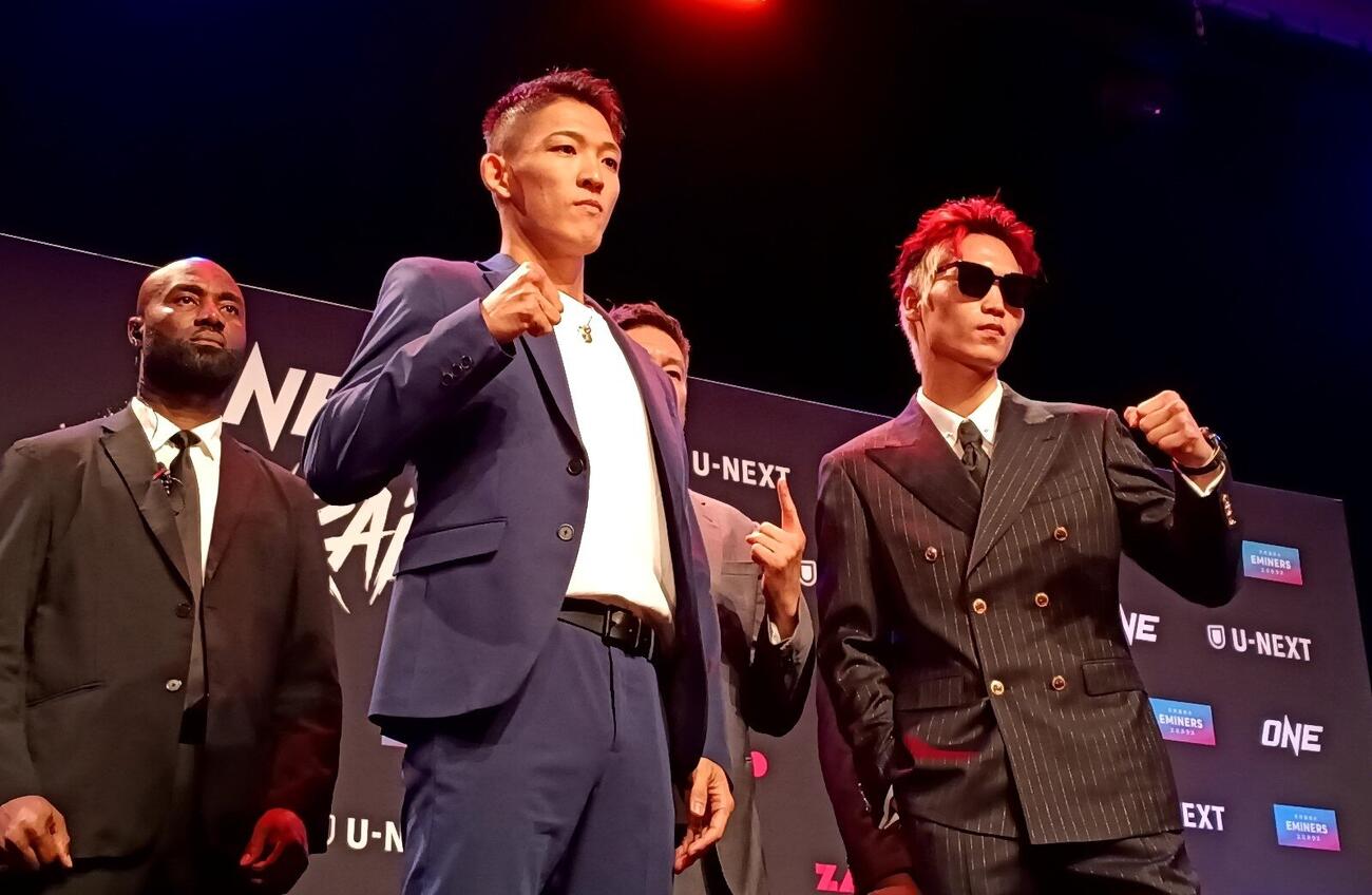 フェイスオフした野杁正明（左）とリウ・メンヤン