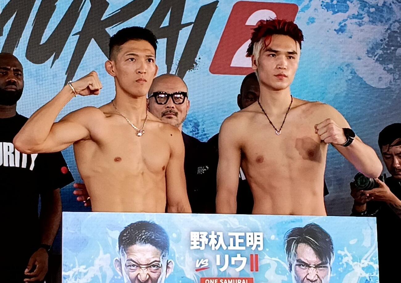 計量＆ハイドレーションテストをパスした野杁正明（左）とリウ・メンヤン