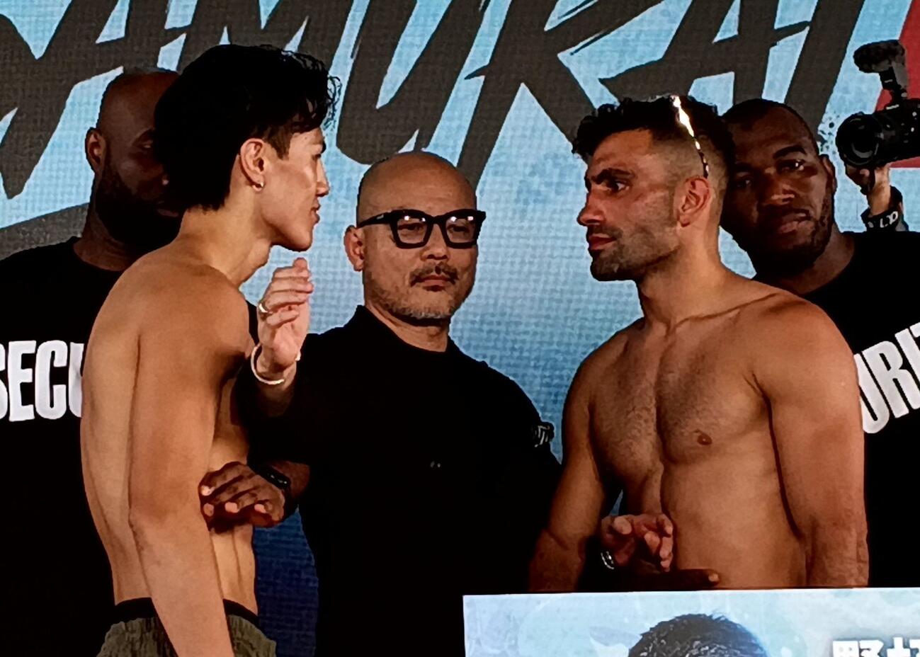 フェイスオフで小競り合い気味となった海人（左）とモハメド・シアサラニ