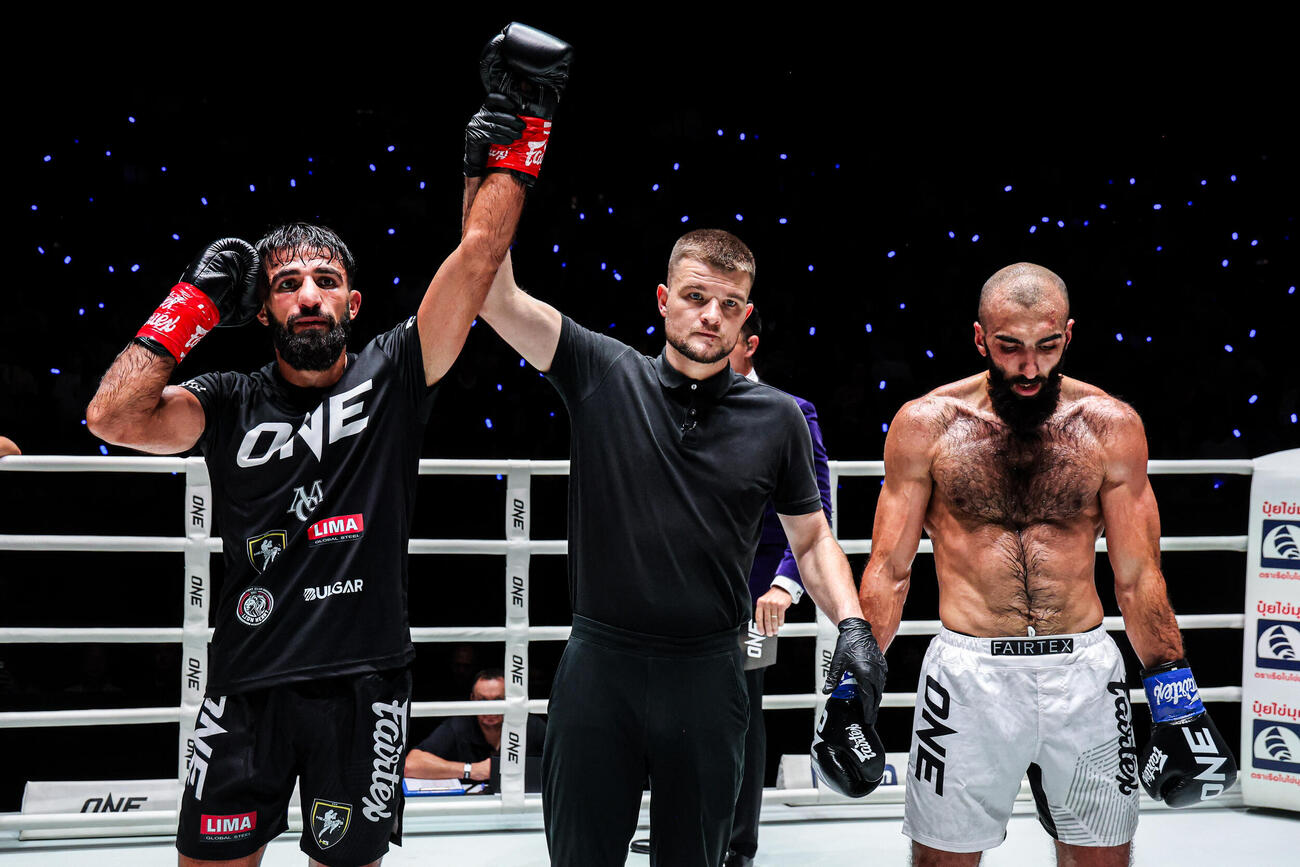 判定勝ちしたグレゴリアン（左）がトーナメント準決勝進出を果たした（C）ONE Championship