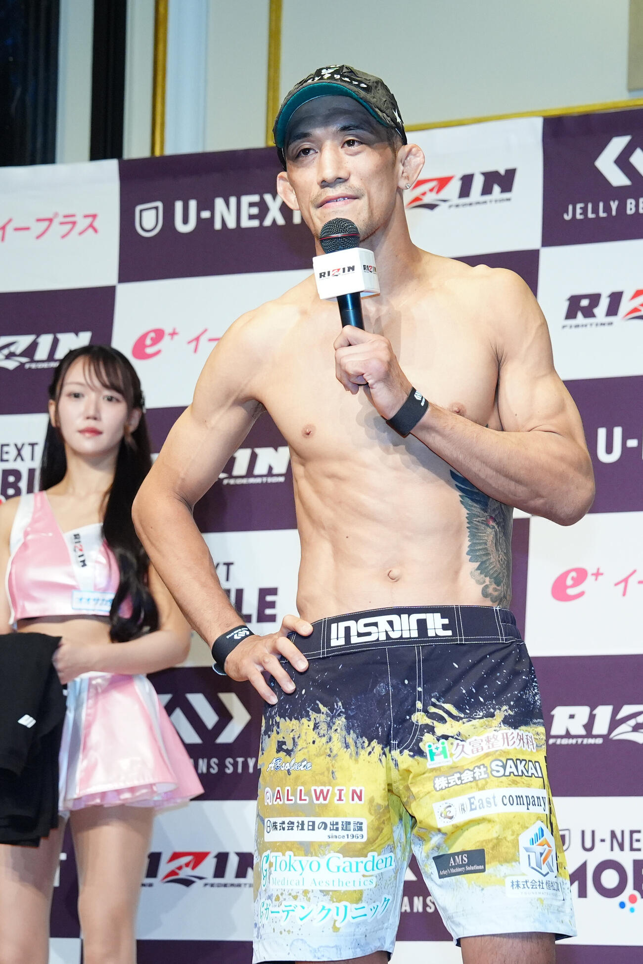 「RIZIN．54」の計量をクリアし、あいさつする佐藤将光（撮影・江口和貴）
