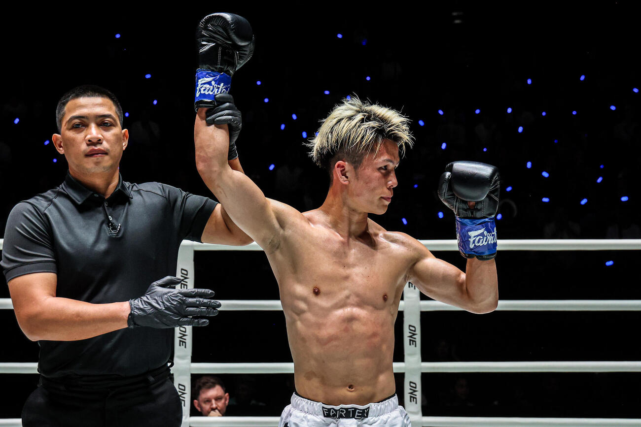 判定勝利した門口佳佑（C）ONE Championship